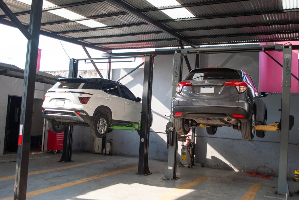 Equipo especializado de aire acondicionado automotriz